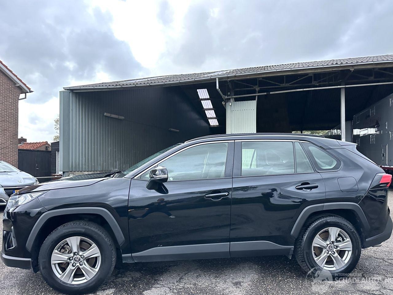 Toyota RAV4 - Rav-4 2.5 Hybrid 178pk aut + f1 Business - 119dkm nap - front + line assist - leer - camer - AutoWereld.nl