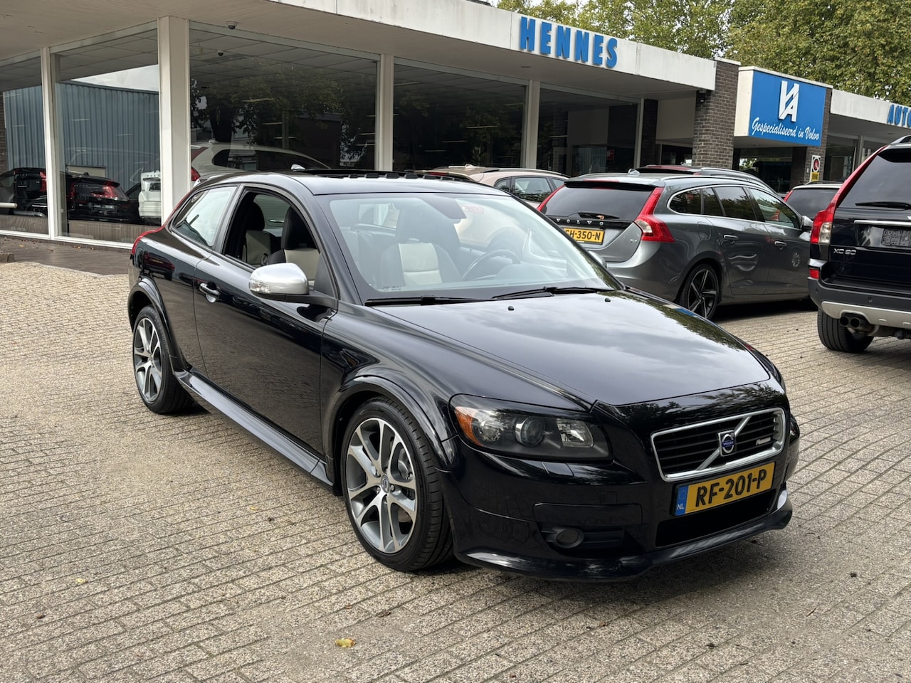 Volvo C30 - 2.4i 170pk Aut R-Design Schuifdak BTW voordeel €450,- - AutoWereld.nl
