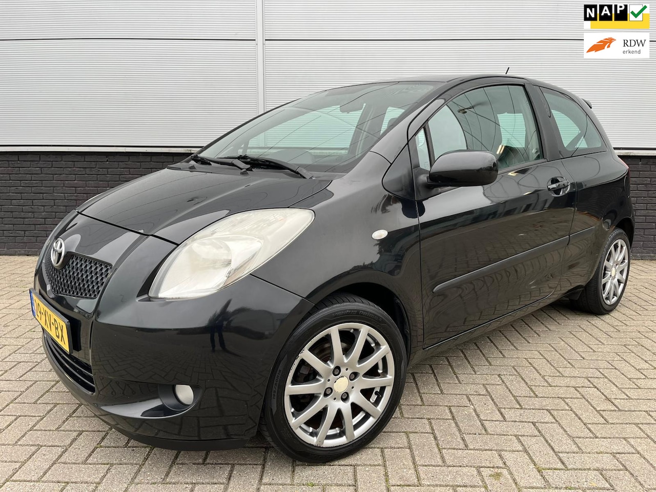 Toyota Yaris - 1.3 VVTi Sol Airco - Lm velgen - Bluetooth - Leder -NAP - AutoWereld.nl
