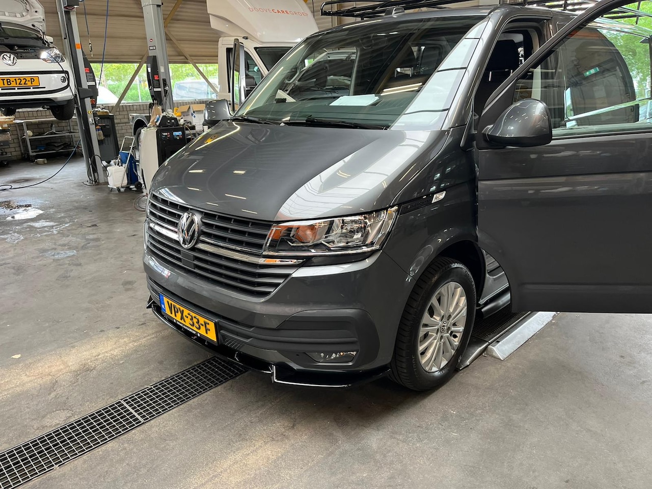 Volkswagen Transporter - 2.0 TDI L2H1 28 Highline - AutoWereld.nl