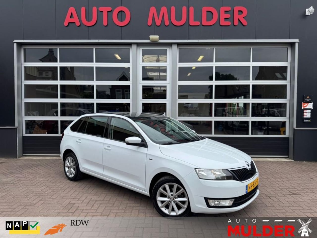 Skoda Rapid Spaceback - SPACEBACK 1.2 TSI 90PK GREENTECH DRIVE / PANO / PDC / NAVI / DSG! - AutoWereld.nl