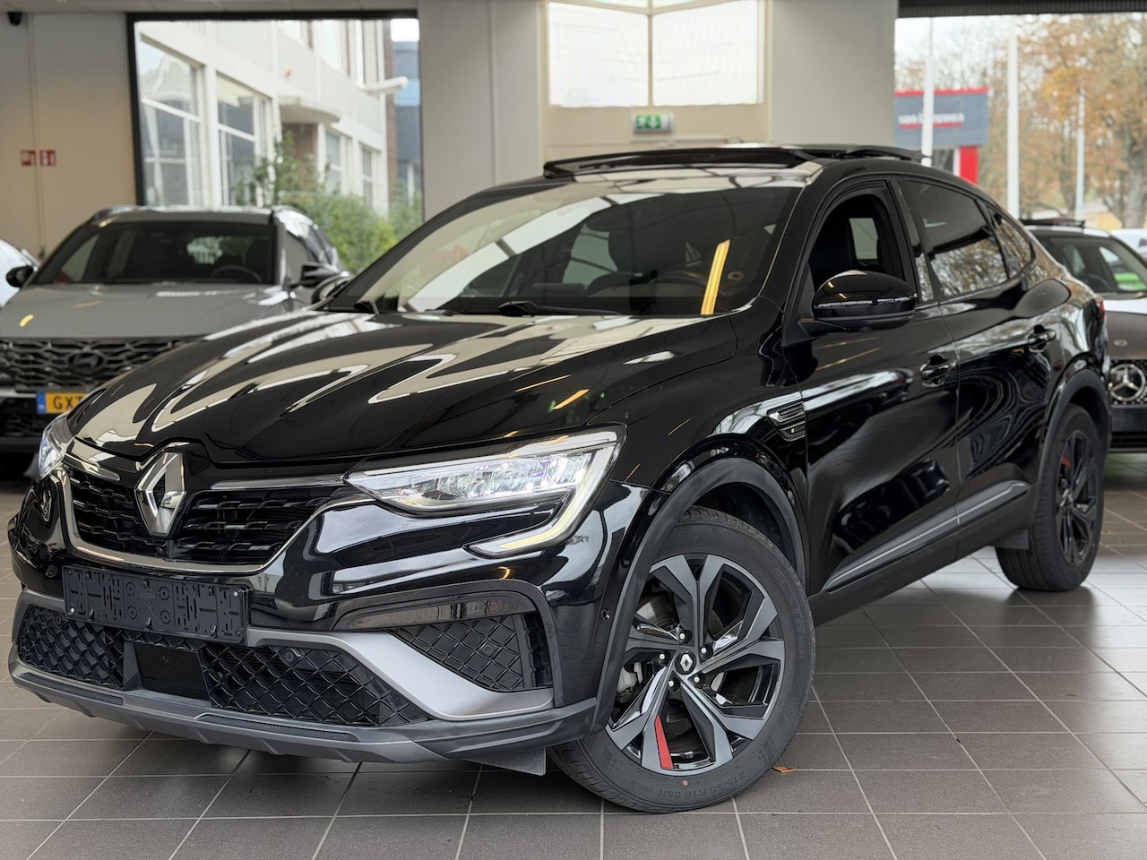 Renault Arkana - 1.6 E-Tech hybrid RS LINE / PANO / NAVI / CAMERA - AutoWereld.nl