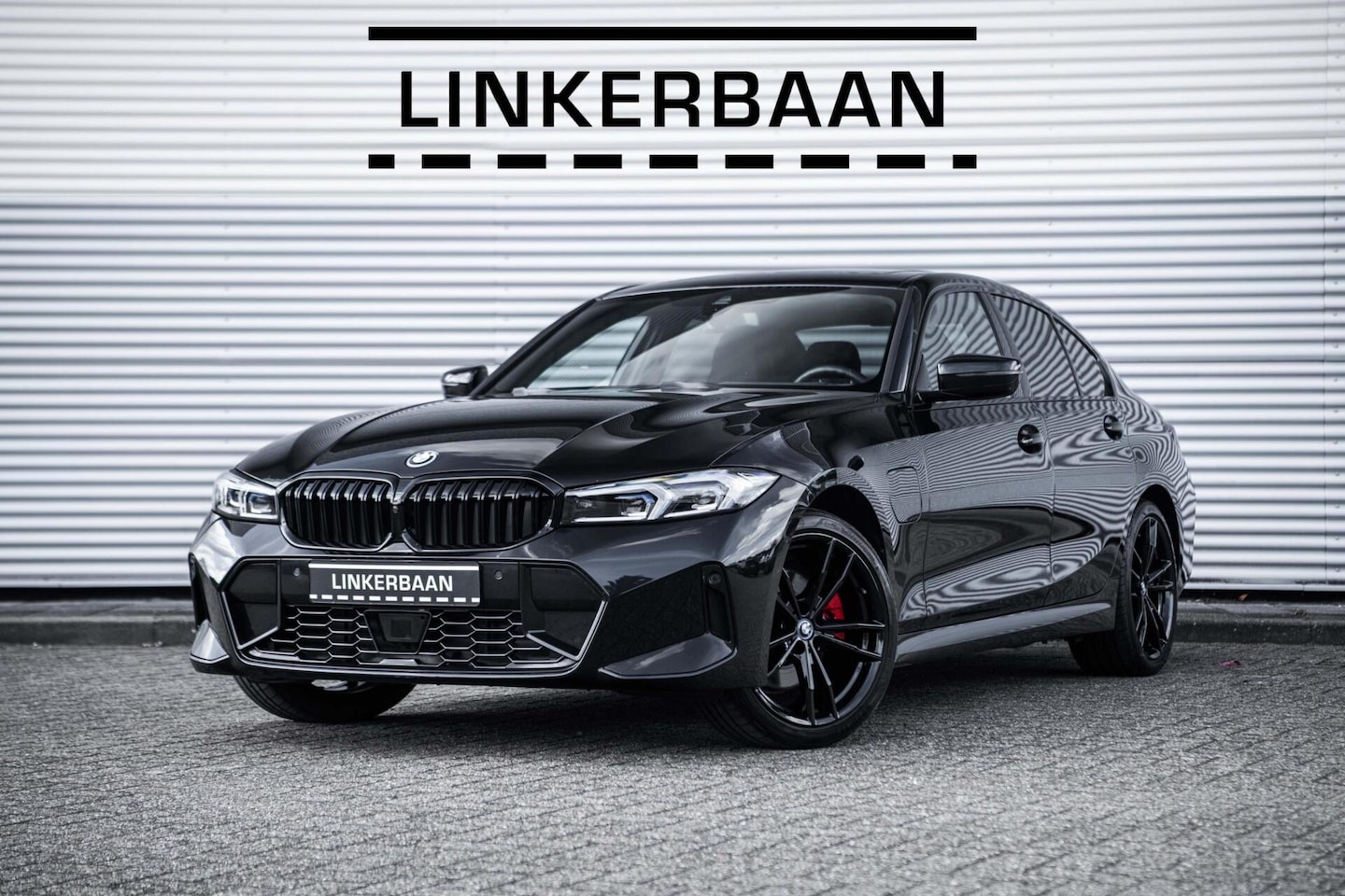 BMW 3-serie - 330e xDrive Sedan Hybrid | Vol Opties | M Sport | Glazen Schuifdak | H&K | Innovation | He - AutoWereld.nl