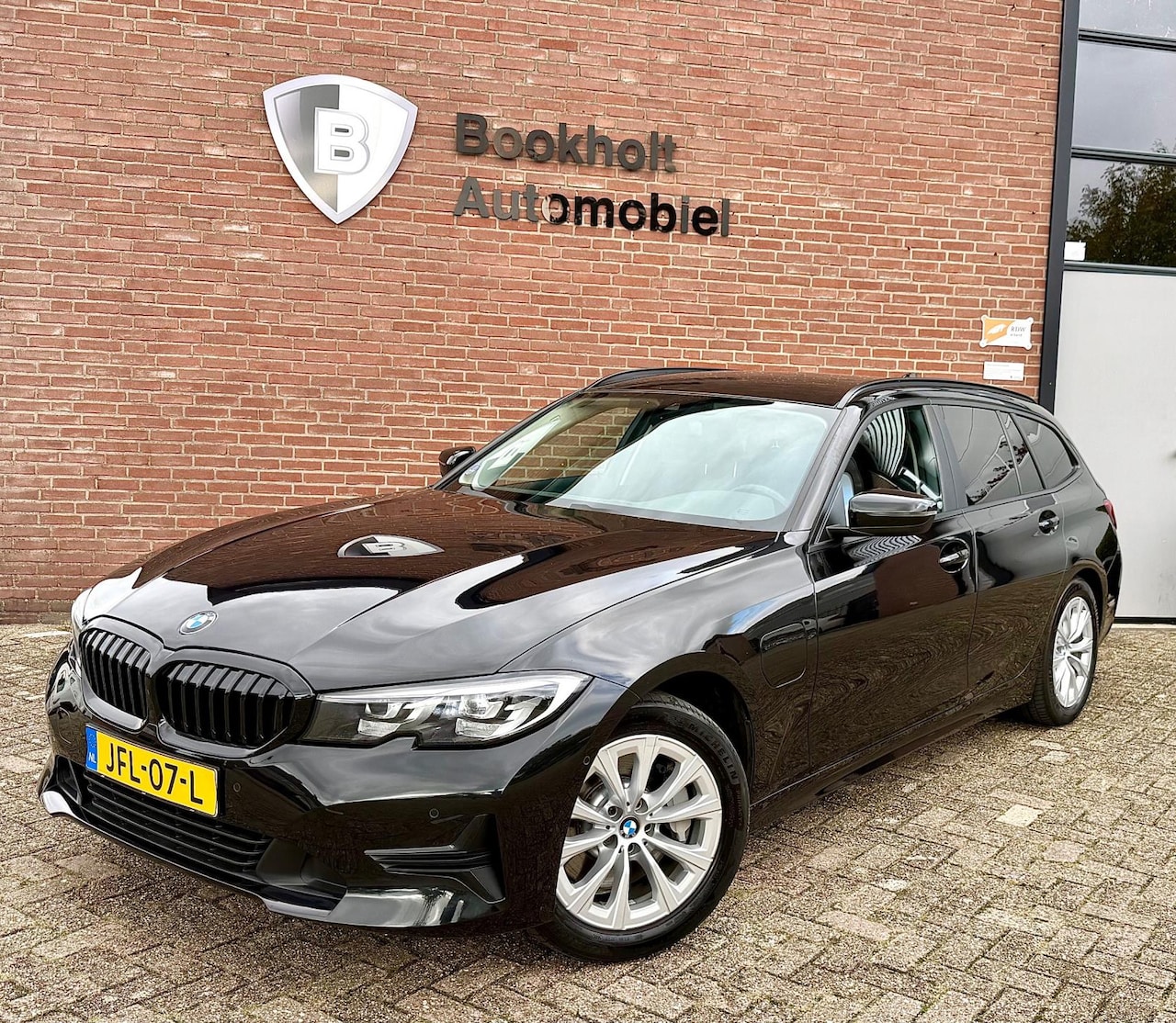 BMW 3-serie Touring - 330e Camera. M-stuur, Tr.haak, Carplay, DAB - AutoWereld.nl