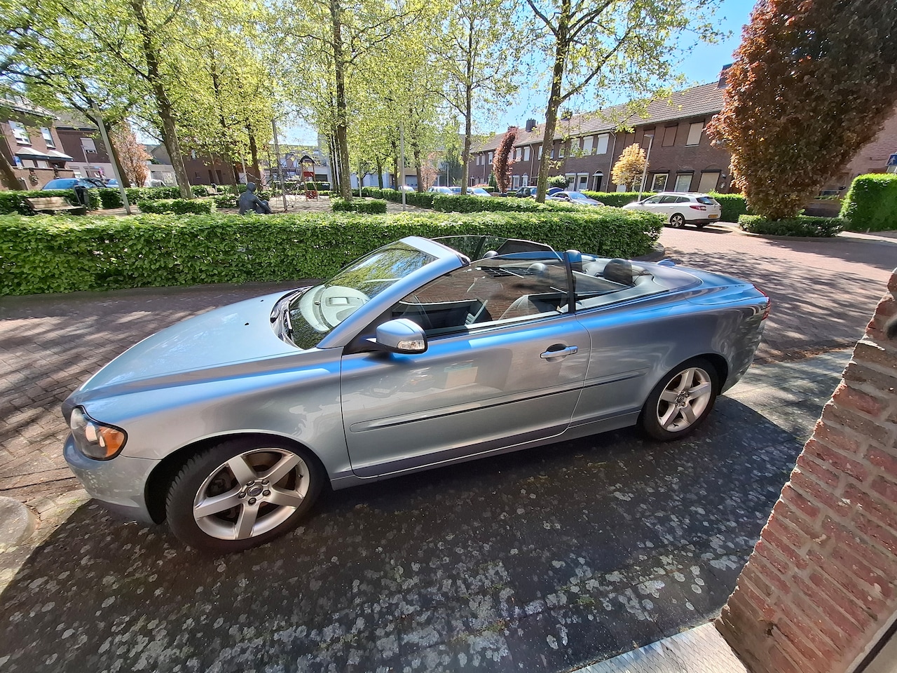 Volvo C70 Convertible - 2.4i Momentum 170pk, APK nieuw, zeer mooi! IZGST - AutoWereld.nl