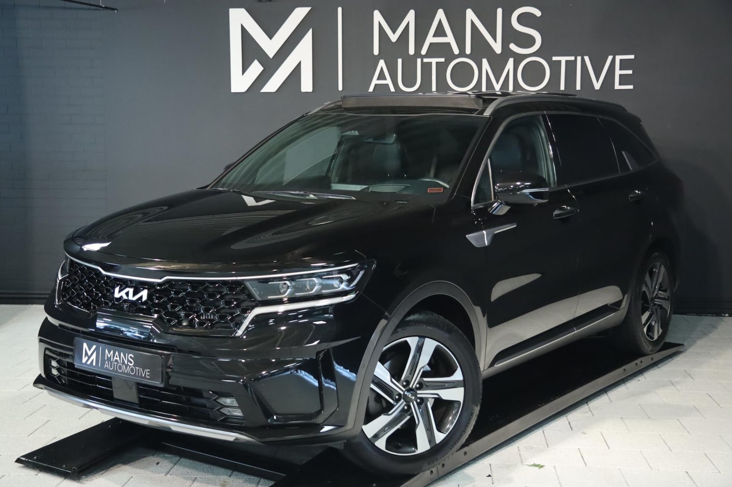 Kia Sorento - 1.6 T-GDI Hybrid 4WD / PANO / KEYLESS / HUD / 360 / VOLLEDIG UITGEVOERD! - AutoWereld.nl