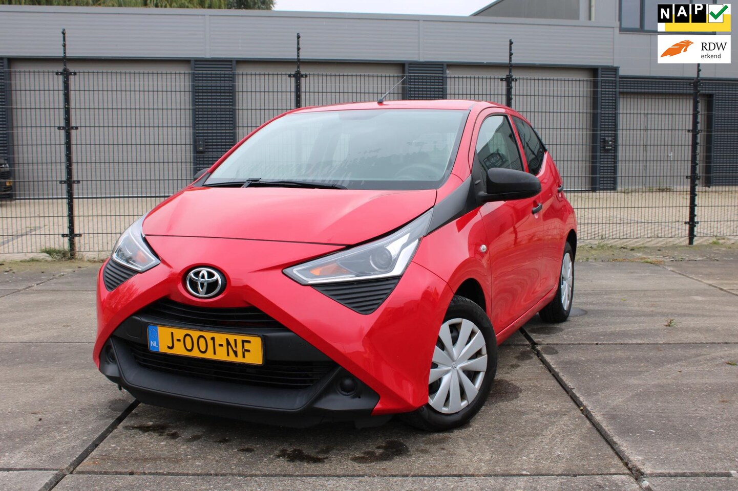 Toyota Aygo - 1.0 VVT-i x-fun Airco Bluetooth - AutoWereld.nl