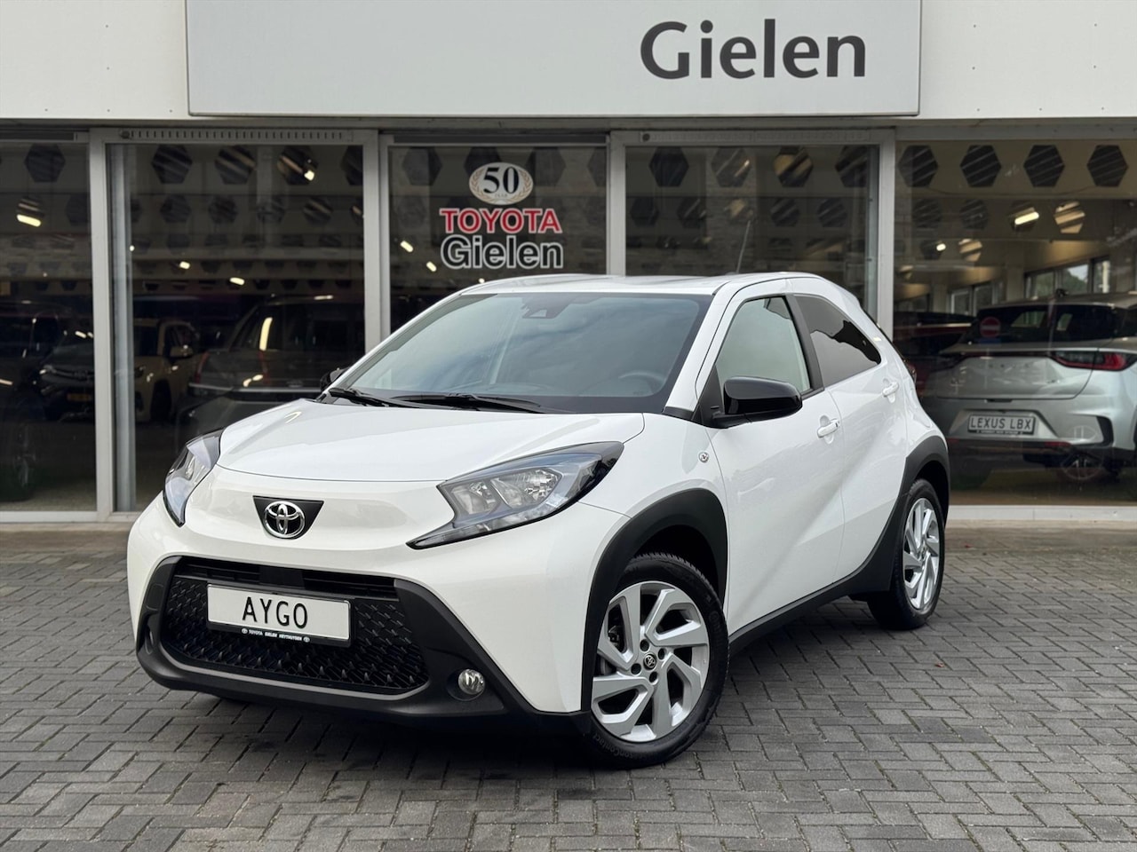 Toyota Aygo X - 1.0 VVT-i MT First Plus | Lichtmetalen velgen, Climate control, Stoelverwarming, Keyless, - AutoWereld.nl