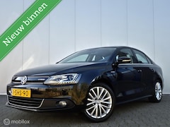 Volkswagen Jetta - 1.4 TSI HYBRID HIGHLINE (VERSNELLINGSBAK PROBLEEM) HALF-LEDER/TREKHAAK/LED/17''LMV/NAVI/BL