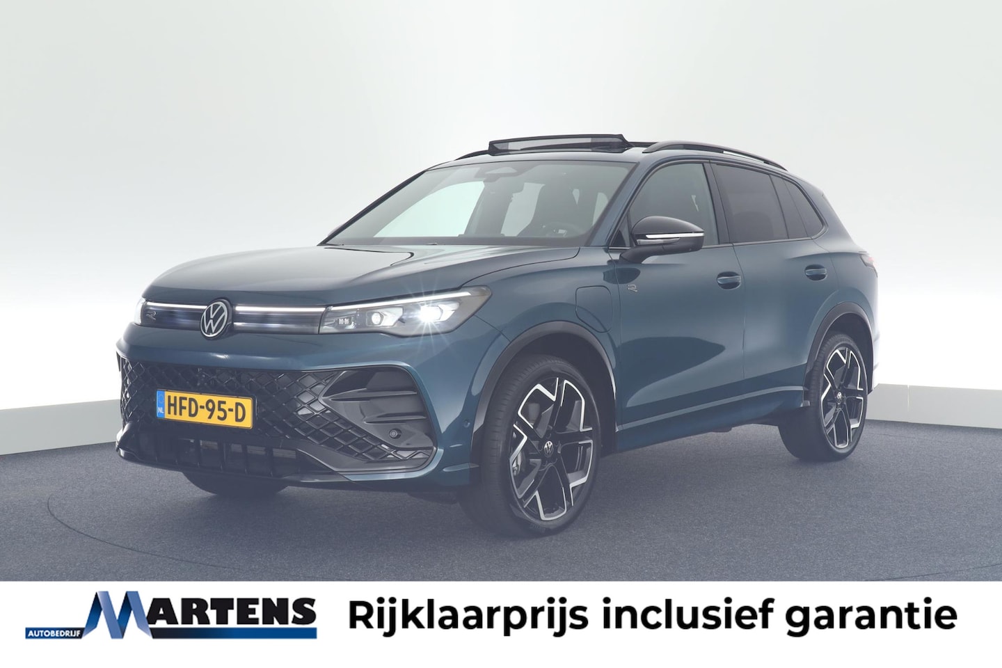 Volkswagen Tiguan - 1.5 204pk eHybrid R-Line Business Panoramadak Trekhaak 360Camera Massage Carplay - AutoWereld.nl