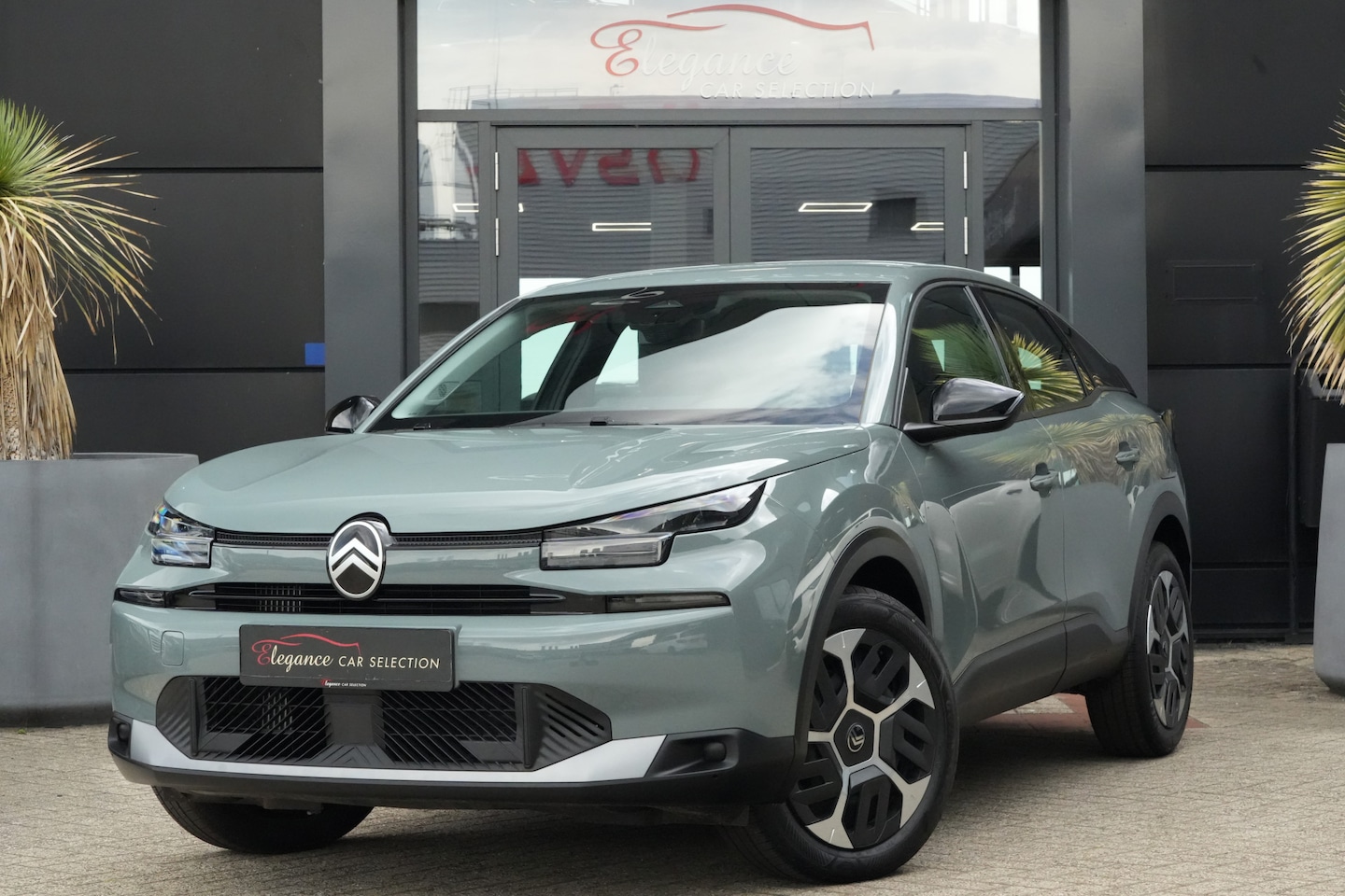 Citroën C4 - 1.2 Hybrid 145pk Plus 145pk WEEKAANBIEDING - AutoWereld.nl