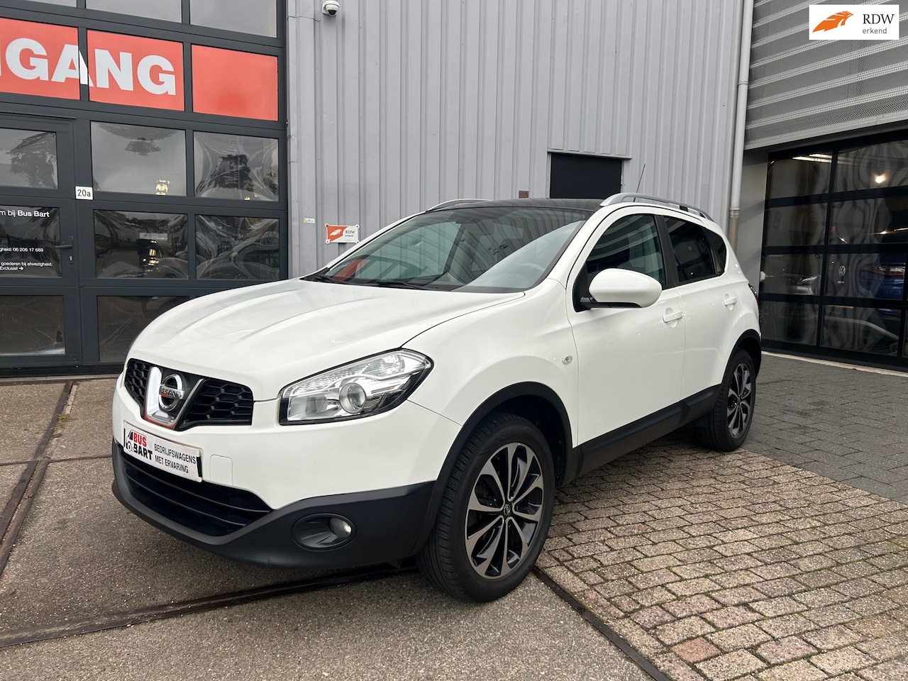 Nissan Qashqai - 2.0 Acenta| Pano| Airco| Navi| Cruise Control| Camera| Trekhaak - AutoWereld.nl