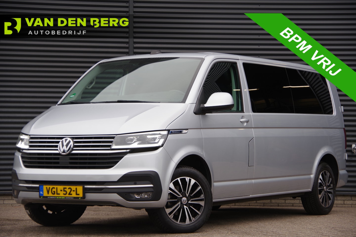 Volkswagen Transporter - 2.0 TDI L2 BULLI, 150PK AUT. GLASSLOOK, LED, TREKHAAK, VIRTUAL, ADAPT. CRUISE, NAVI, AIRCO - AutoWereld.nl