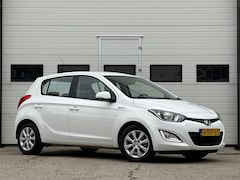 Hyundai i20 - 1.2i i-Deal Navi | Climate | Pdc | LM Velgen | Net binnen