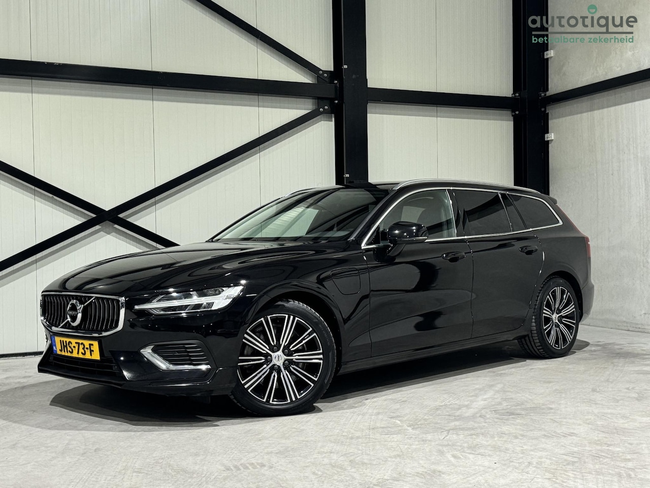 Volvo V60 - 2.0 T6 Twin Engine AWD Momentum Pro Aut. | navi | carplay | trekhaak | SOH 94% | - AutoWereld.nl