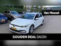 Volkswagen Golf - 1.5 eTSI Style | Apple carplay | Adaptive cruisecontrol | Assistent pakket | Parkeer senso