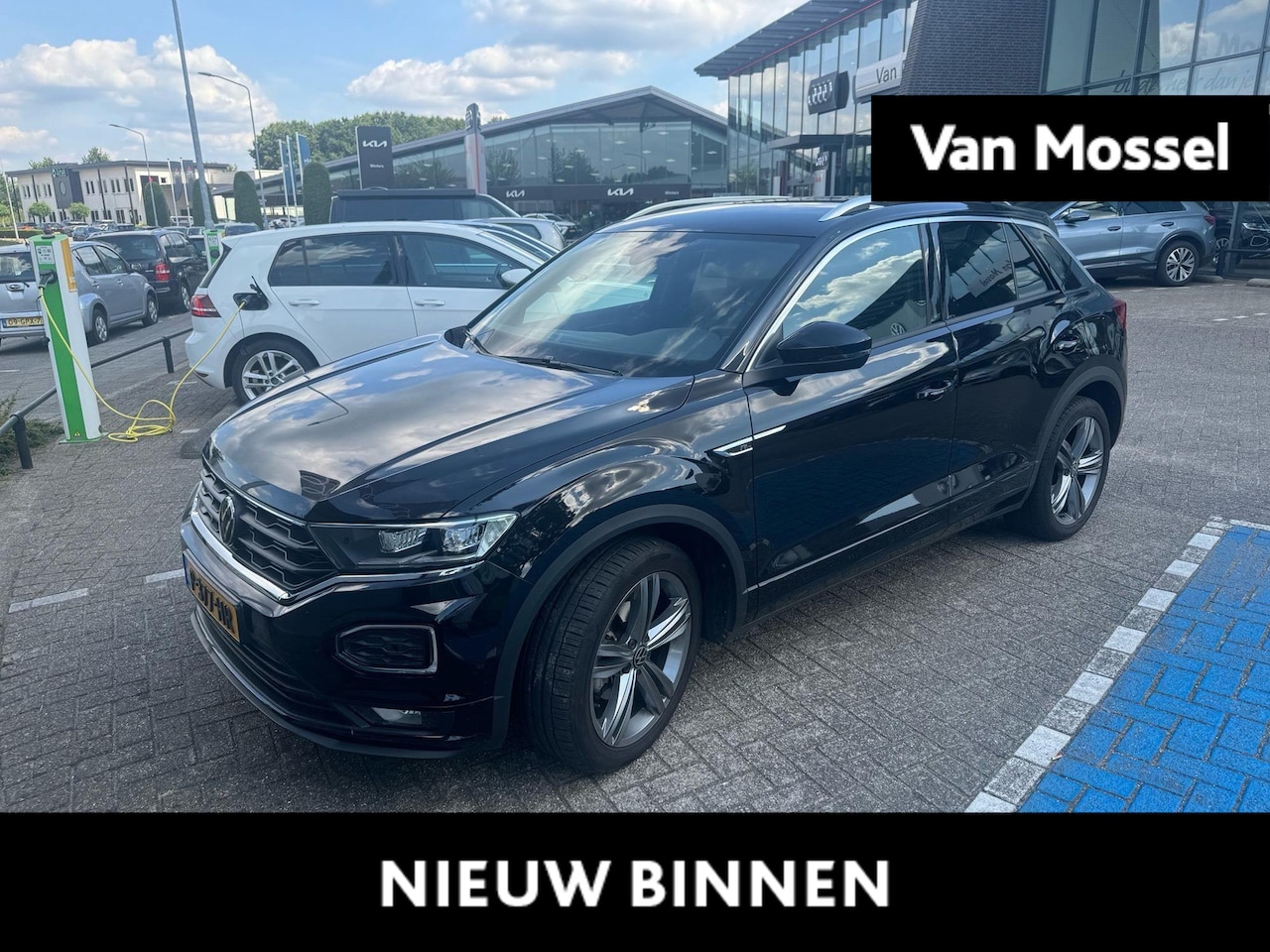 Volkswagen T-Roc - 1.5 TSI Sport Business R 150 PK | R-Line | Automaat | Navigatie | Camera | Parkeersensoren - AutoWereld.nl