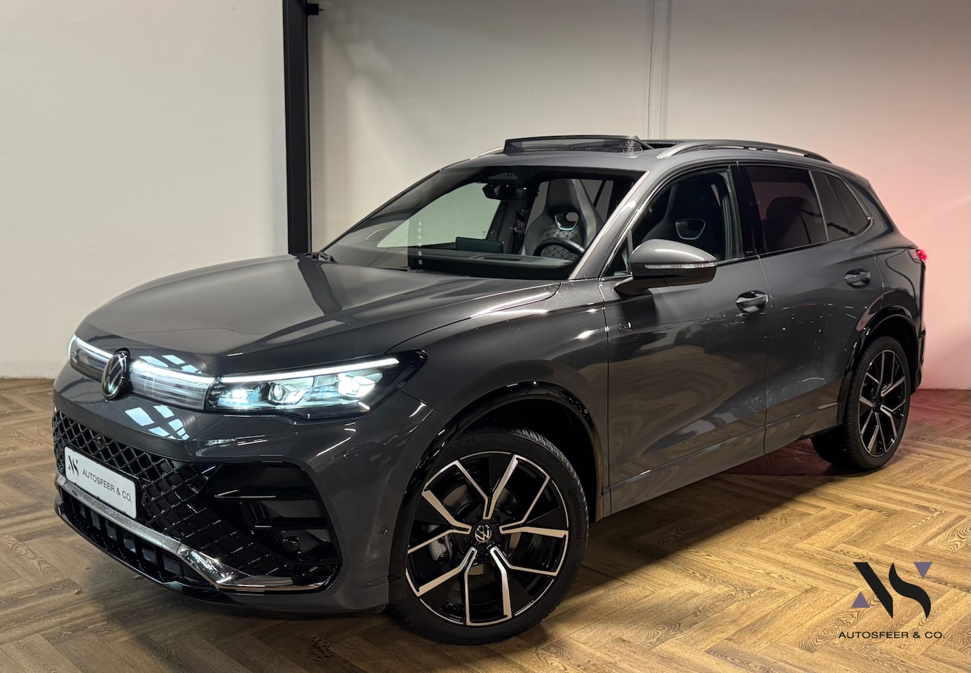 Volkswagen Tiguan - 1.5 eTSI R-Line H&K 360' PANO VOL' - AutoWereld.nl