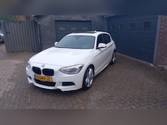 BMW 1-serie - 118i Business+.Climate control, Parking system, Cruise control, Panoramadak, Achteruitrijc