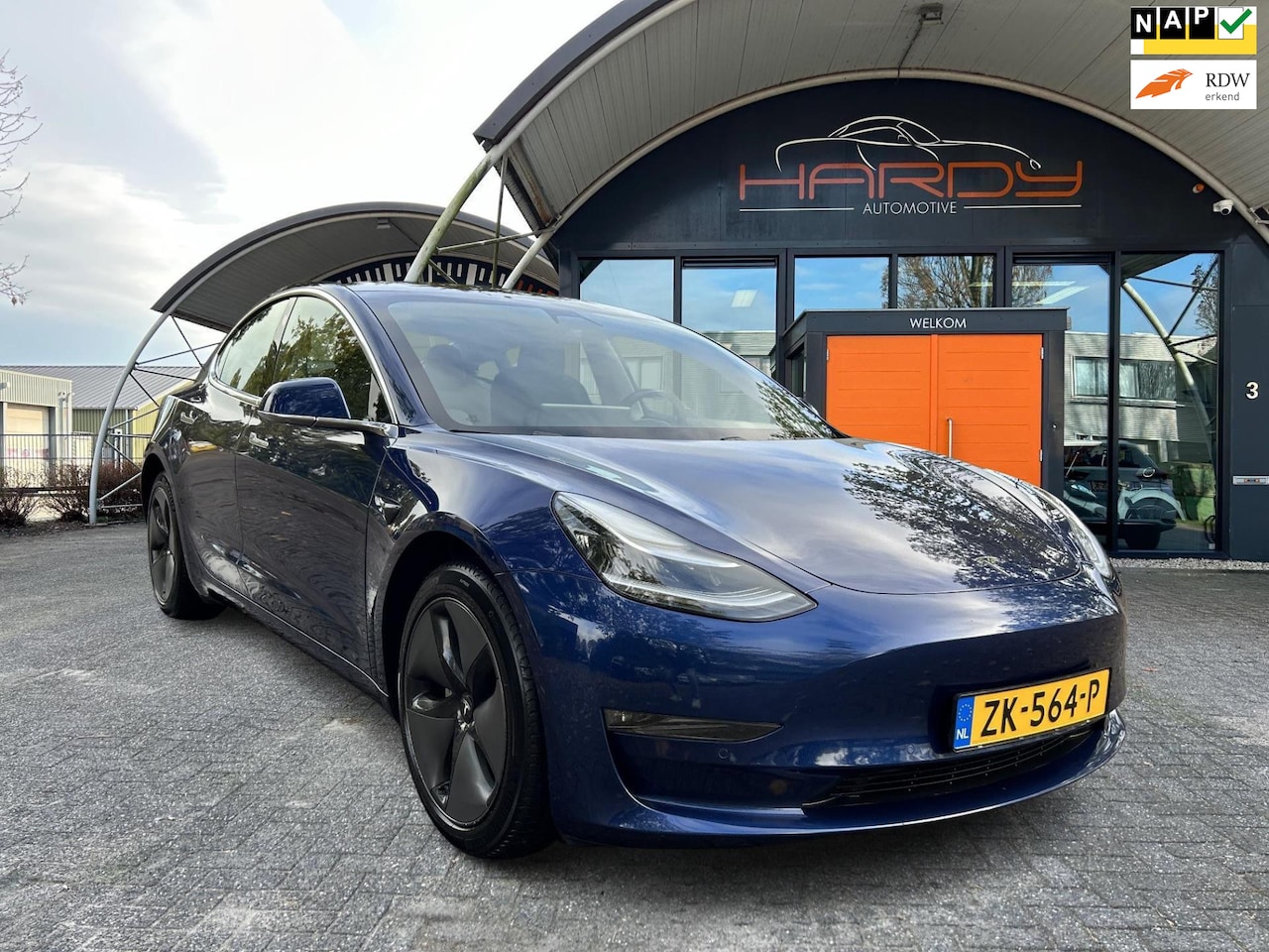 Tesla Model 3 - Long Range RWD Long Range AWD 75 kWh 80% SOH Rijklaarprijs! - AutoWereld.nl
