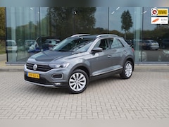 Volkswagen T-Roc - 1.5 TSI Sport | Trekhaak | Elektrische kofferbak | Stoelverwarming | Inklapbare spiegels