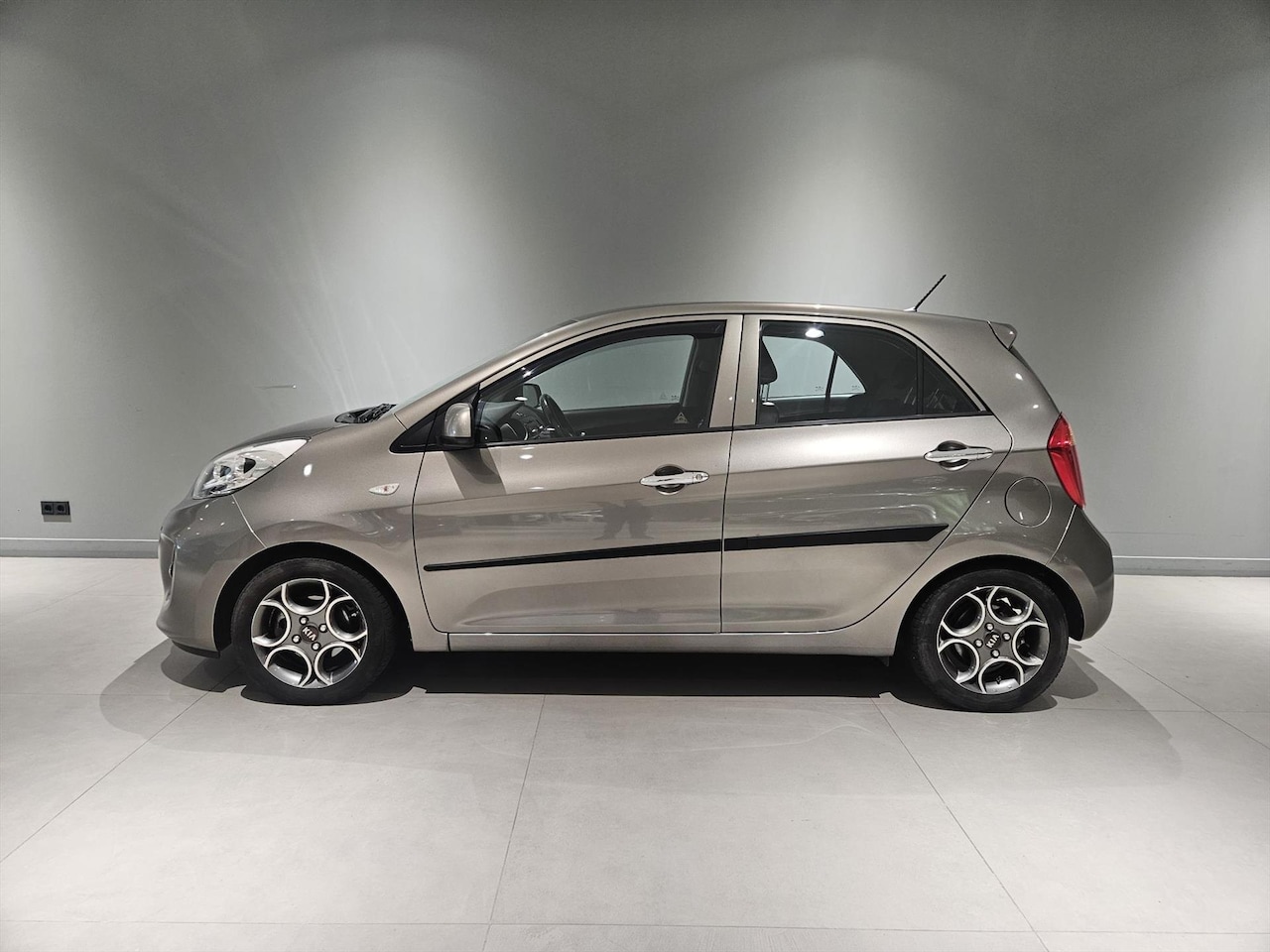 Kia Picanto - 1.0 CVVT 69 PK 5Drs DynamicLine Clima/ Cruise/ BT/LM - AutoWereld.nl