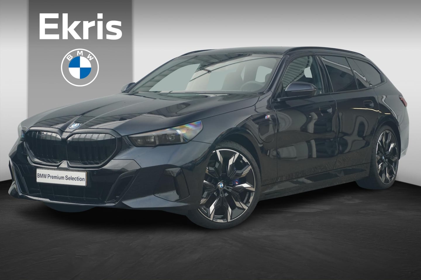 BMW 5-serie Touring - 550e xDrive M Sport | Trekhaak / Bowers & Wilkins / Panoramadak / Head-up / 360*Camera's / - AutoWereld.nl