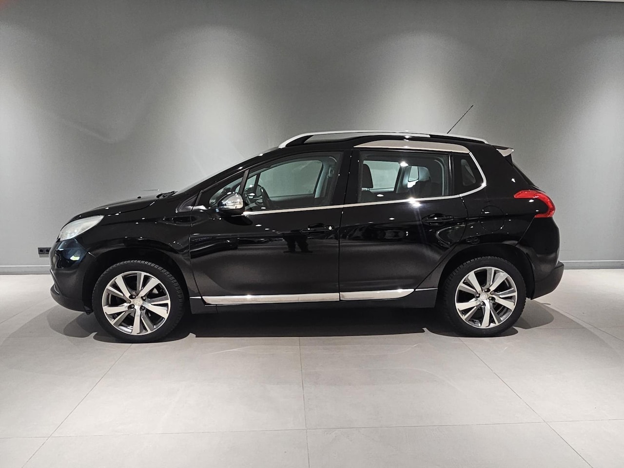 Peugeot 2008 - 1.2 PureTech 110pk S&S EAT6 Allure Navi/ Clima/ Cruise - AutoWereld.nl