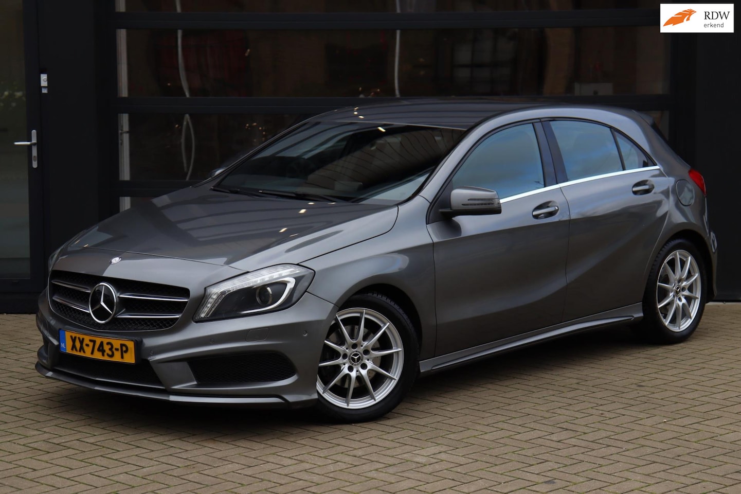 Mercedes-Benz A-klasse - 180 Prestige | AMG Pakket | Navi | Airco | Half Leder | LM Velgen - AutoWereld.nl