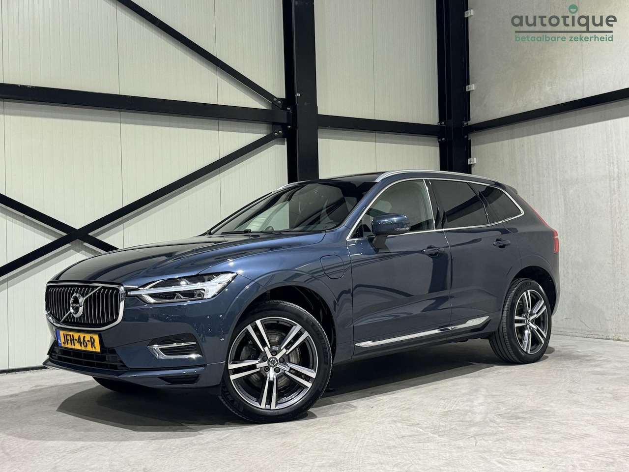 Volvo XC60 - 2.0 T8 Plug-in hybrid AWD Inscription Aut. | panorama | trekhaak | luchtvering | pilot-ass - AutoWereld.nl