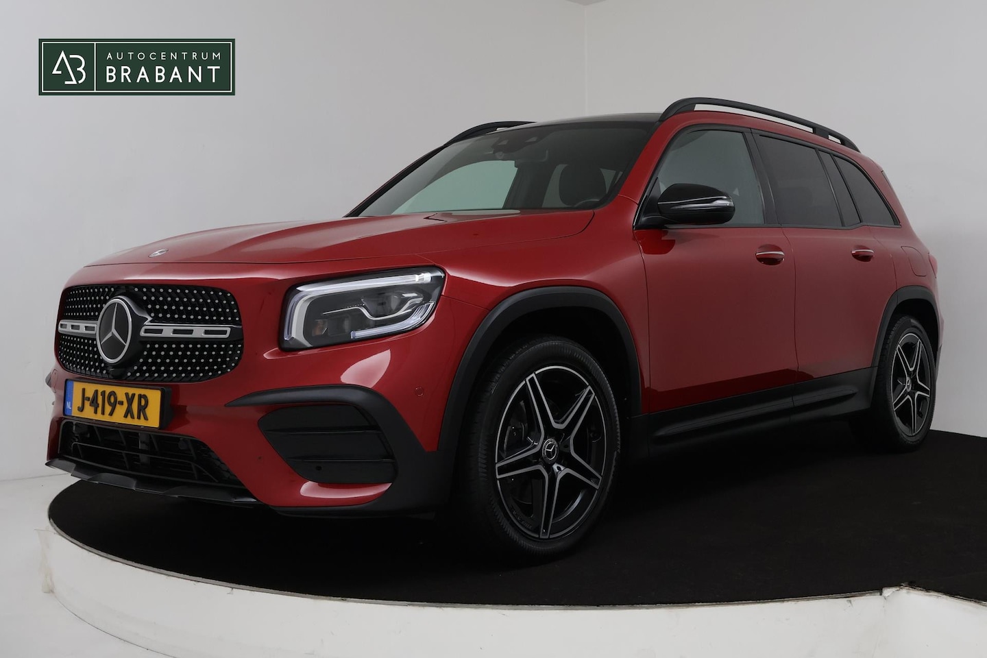 Mercedes-Benz GLB - 200 Business Solution AMG (PANORAMADAK, SFEERVERLICHTING, TREKHAAK, STOELVERWARMING, GOED - AutoWereld.nl