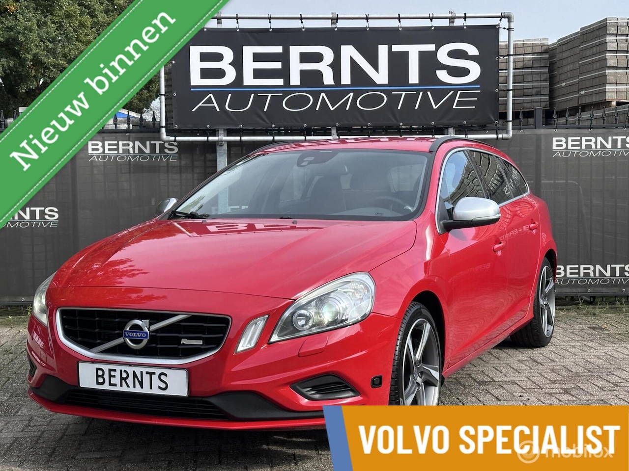 Volvo V60 - T4 R-Design|Trekhaak|Stoelverwarming|Bluetooth|Kinderzitjes - AutoWereld.nl
