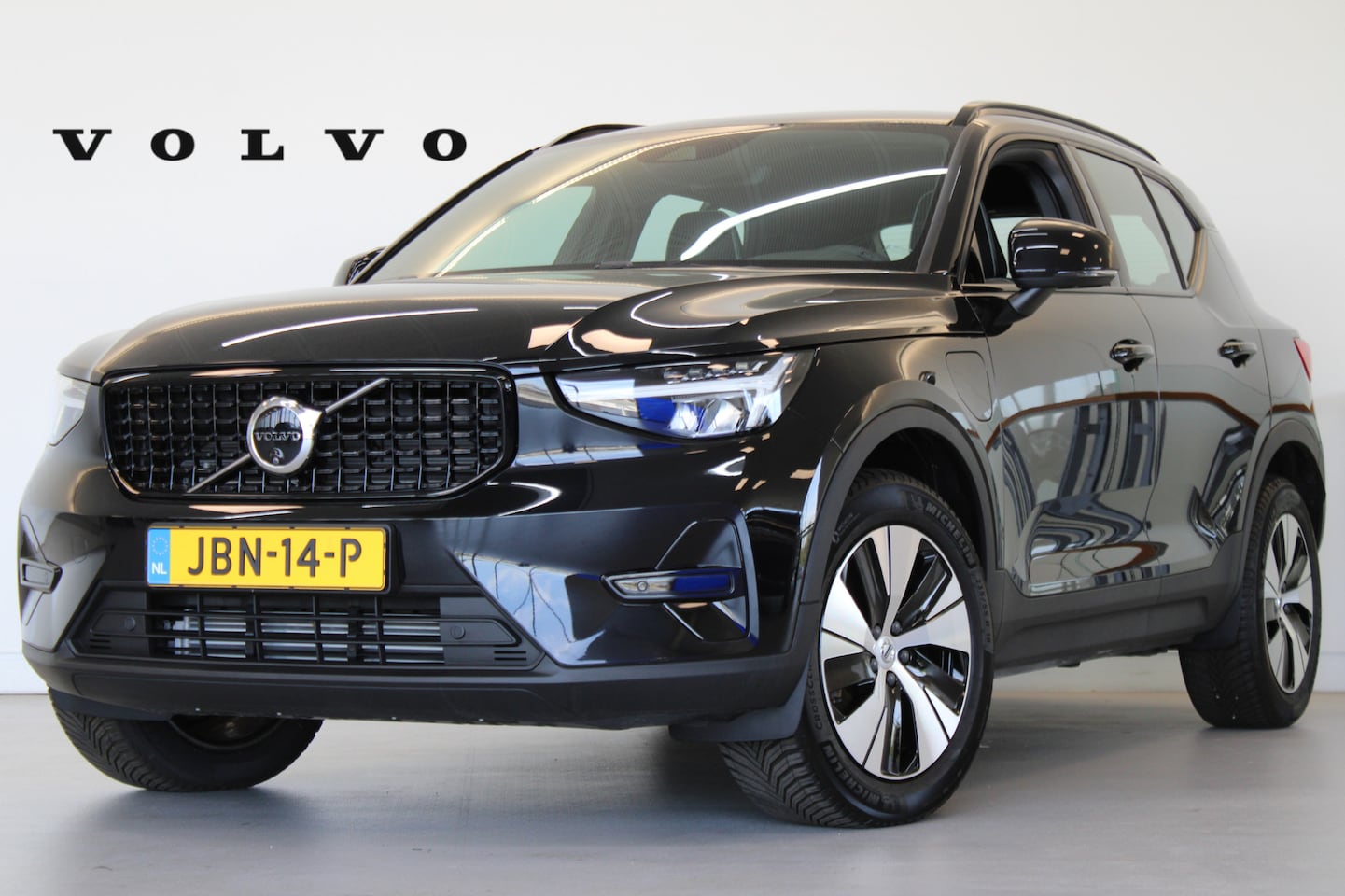 Volvo XC40 - T4 211PK Plus Dark | Voorruitverwarming | Trekhaak | PDC + 360° Camera | Adaptive Cruise c - AutoWereld.nl