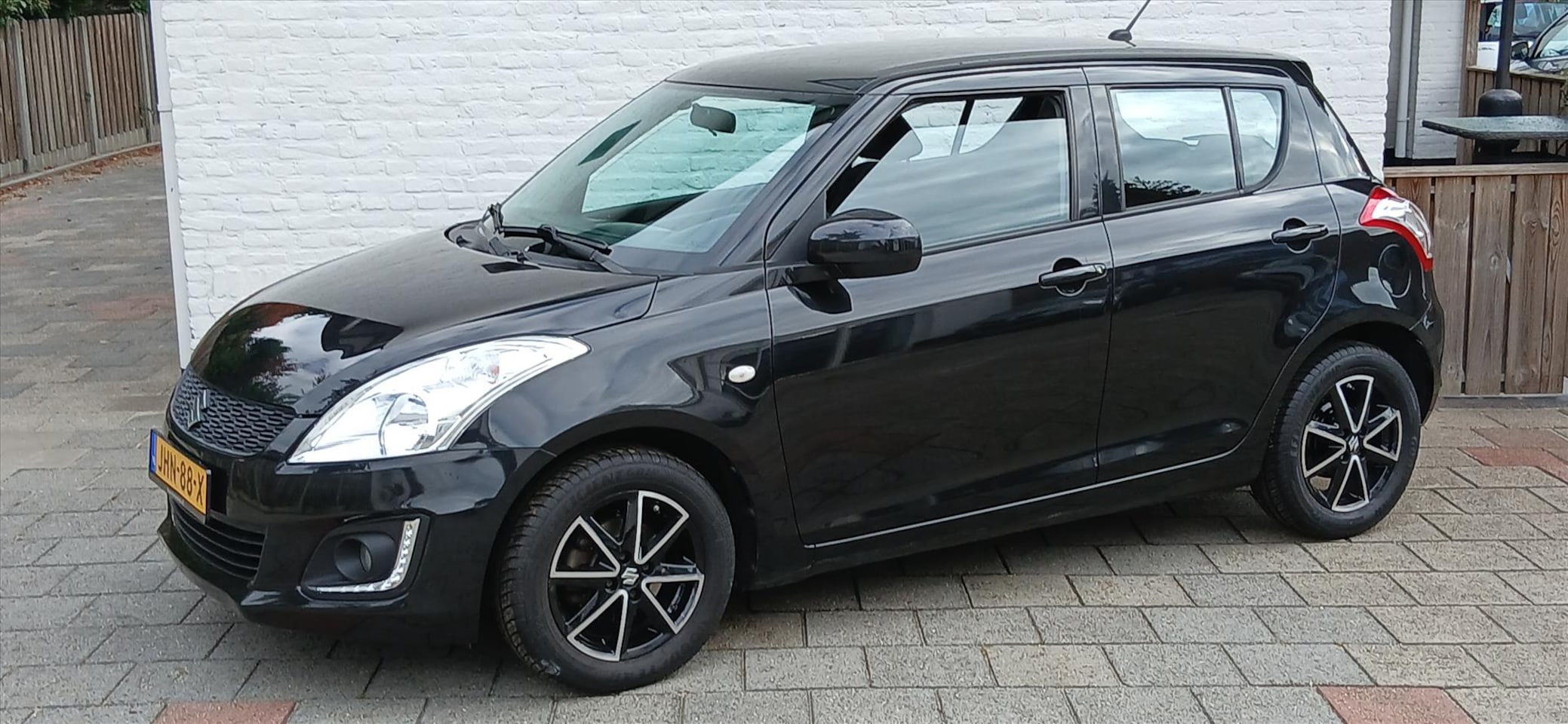 Suzuki Swift - 1.2 5drs airco, cruise, multi media lmv - AutoWereld.nl