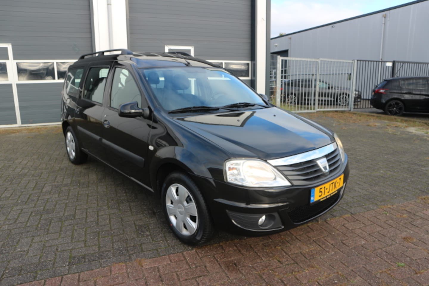 Dacia Logan MCV - 1.6 Lauréate 1e EIGENAAR - AutoWereld.nl