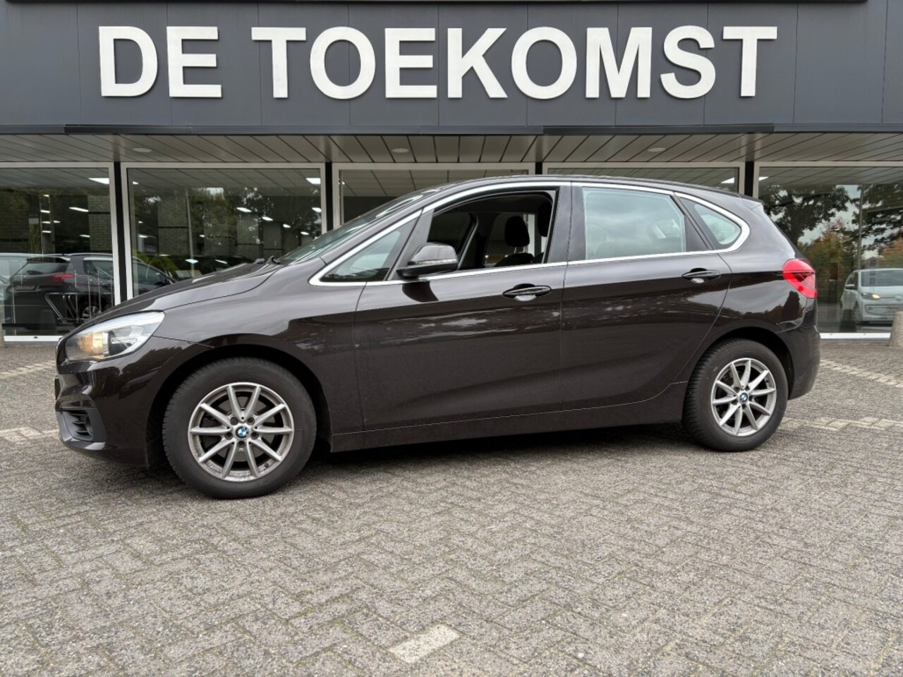 BMW 2-serie Active Tourer - 216 D Automaat Afn. Trekhaak Navigatie Cruise Airco PDC - AutoWereld.nl