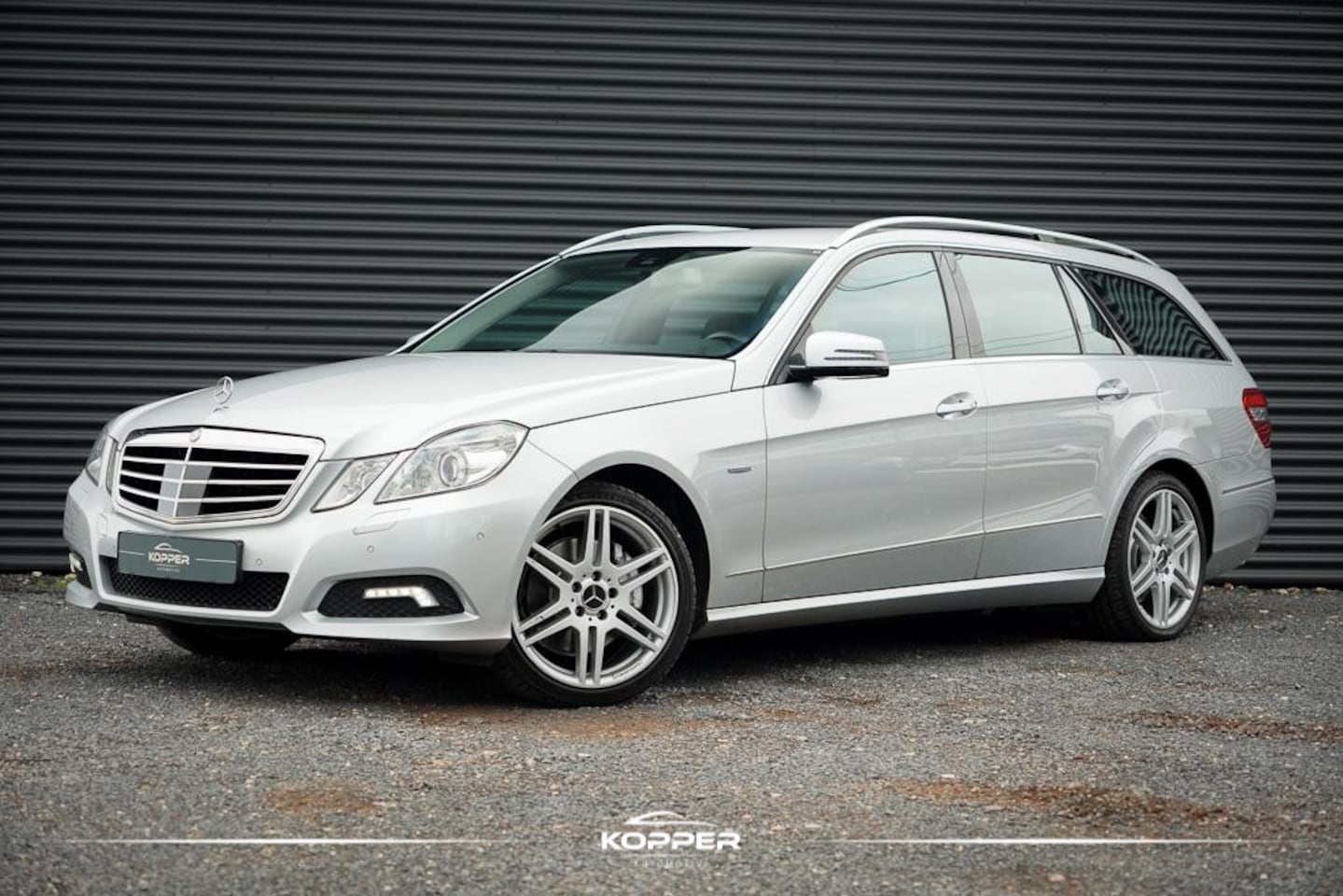 Mercedes-Benz E-klasse Estate - 350 CGI Avantgarde Distronic / Rij Assistentie / Trekhaak / Youngtimer - AutoWereld.nl