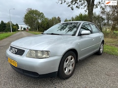 Audi A3 - 1.6 Ambiente|5drs|automaat|lees tekst