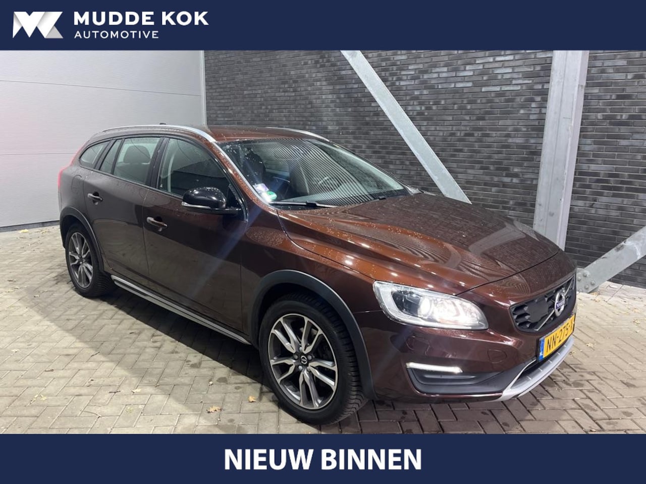 Volvo V60 Cross Country - T5 AWD Momentum | Automaat | Afn. Trekhaak | Stoelverwarming | Cruise Control | 18 Inch - AutoWereld.nl