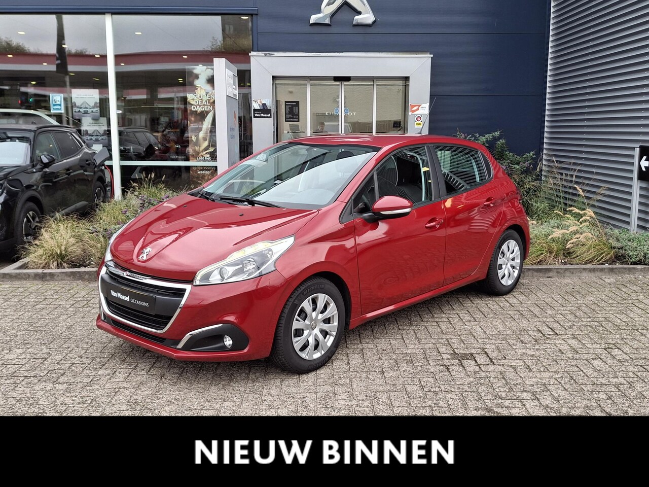Peugeot 208 - 1.2 PureTech Blue Lion | NAVIGATIESYSTEEM | PARKEERSENSOREN | TREKHAAK | - AutoWereld.nl