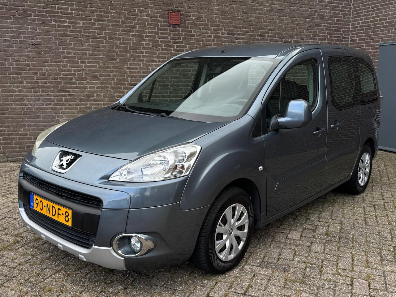 Peugeot Partner Tepee - 1.6 VTi XT Style Airco Parkeersensoren Cruise-Control 2x-Schuifdeur - AutoWereld.nl