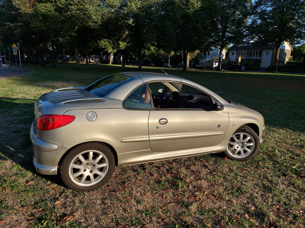 PEUGEOT 206