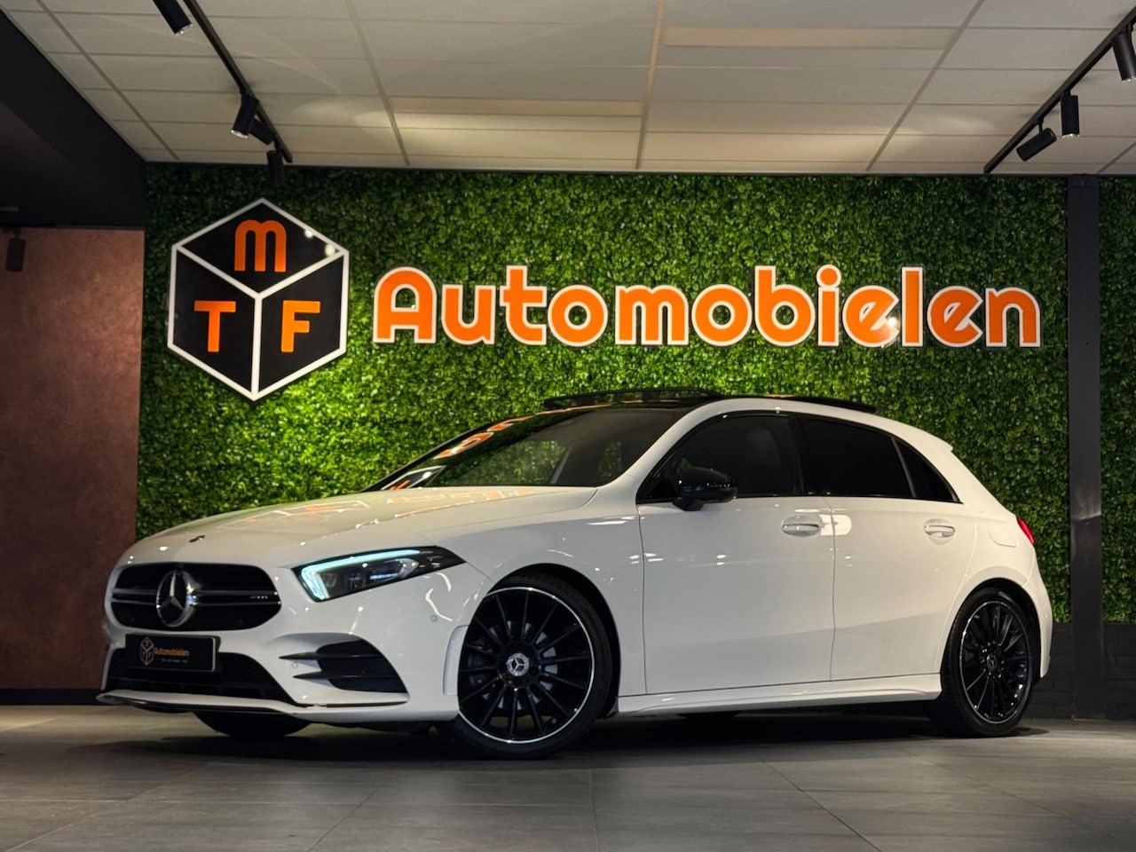 Mercedes-Benz A-klasse - 180 d AMG Night ed. |360CAMERA|PANO|MEMORY|BOMVOL - AutoWereld.nl