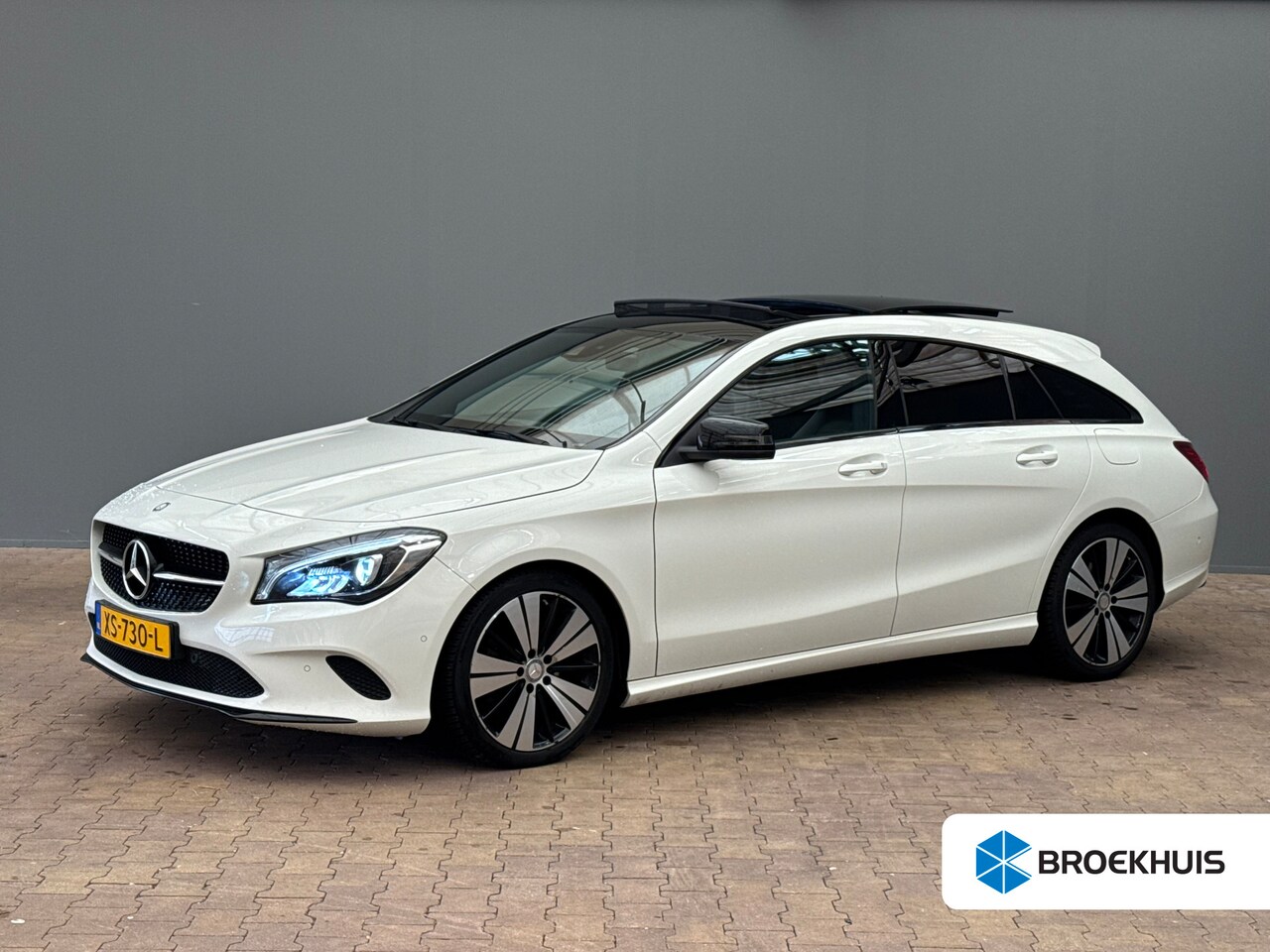 Mercedes-Benz CLA-klasse Shooting Brake - 180 AMG Night Edition Plus | Panoramadak | Navigatie | Clima | Achteruitrijcamera | Comfor - AutoWereld.nl