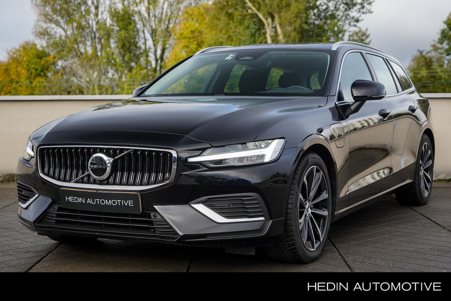 Volvo V60 - 2.0 T6 Plug-in hybrid AWD Essential Bright | Long Range Accu | LED verlichting | DAB+ | Pa - AutoWereld.nl