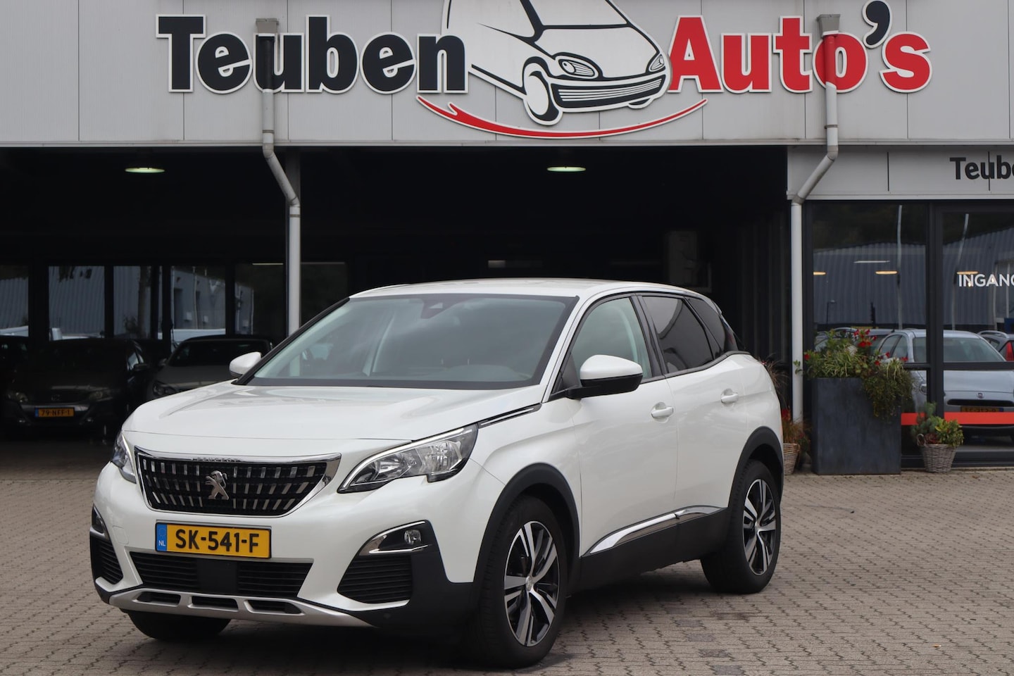 Peugeot 3008 - 1.6 e-THP Blue Lease Premium Navigatie, Cruise control, Camera, Trekhaak, Lichtmetalen wie - AutoWereld.nl