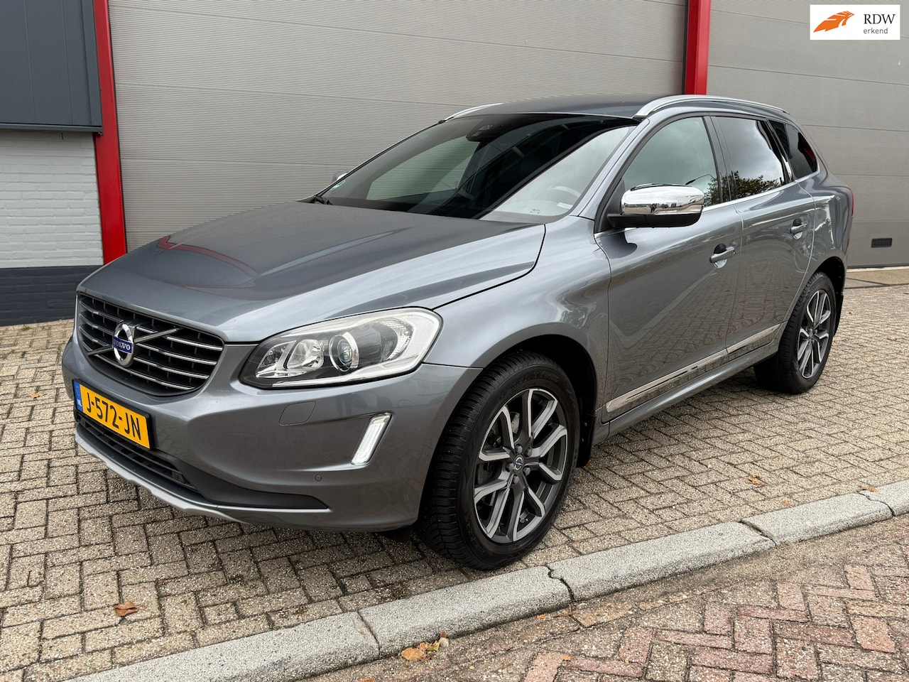 Volvo XC60 - 2.0 D4 FWD Ocean Race | nieuwe distributieriem | zeer nette auto! - AutoWereld.nl