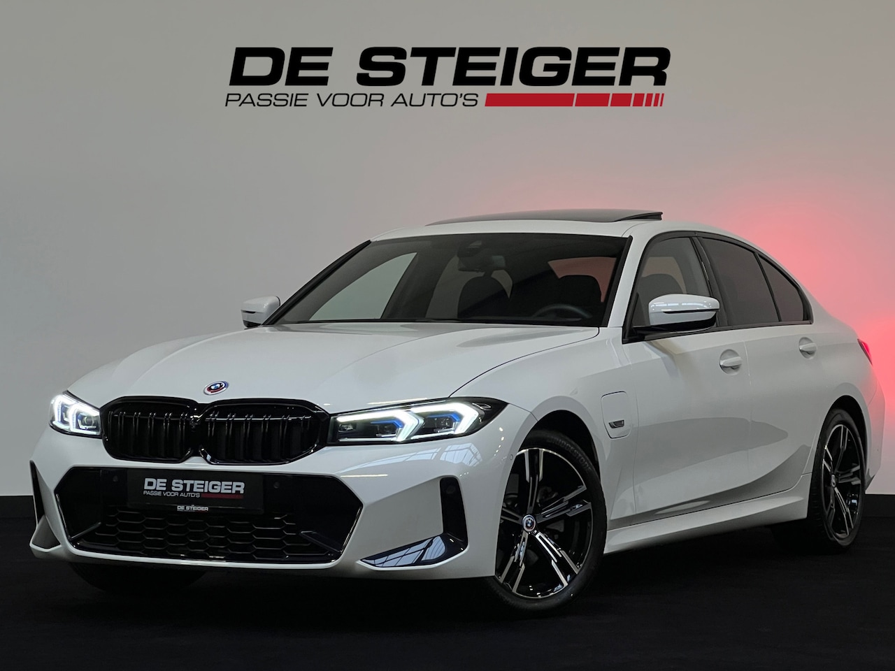 BMW 3-serie - 330e M Sport Facelift Open dak Headup Sfeer Memory Camera - AutoWereld.nl