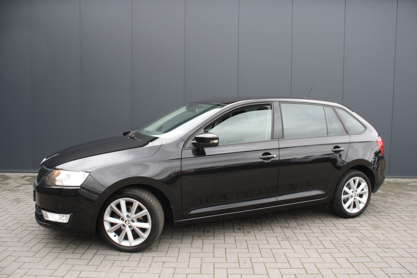 Skoda Rapid Spaceback - 1.2 TSI Greentech JOY - AUTOMAAT - NAVIGATIE - TREKHAAK - AutoWereld.nl