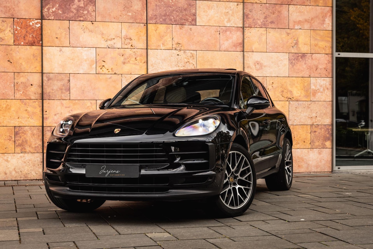 Porsche Macan - 2.0 PDK (245pk) NW MODEL LED PANO Bi-Color LEER - AutoWereld.nl